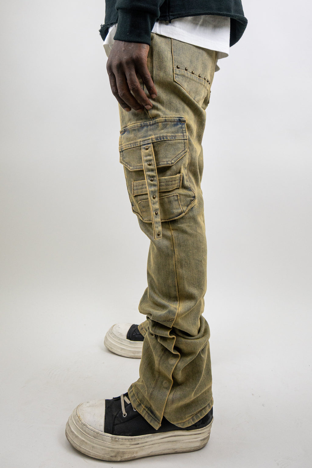 ARMOR JEANS RM207SK studded stacked cargo jeans featuring multiple pockets and studded details, casual and rugged denim style.