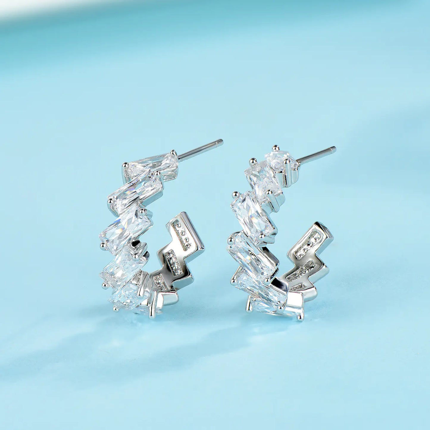 925 silver minimalist wave earrings and studs, featuring sleek, elegant design with a contemporary wave motif.