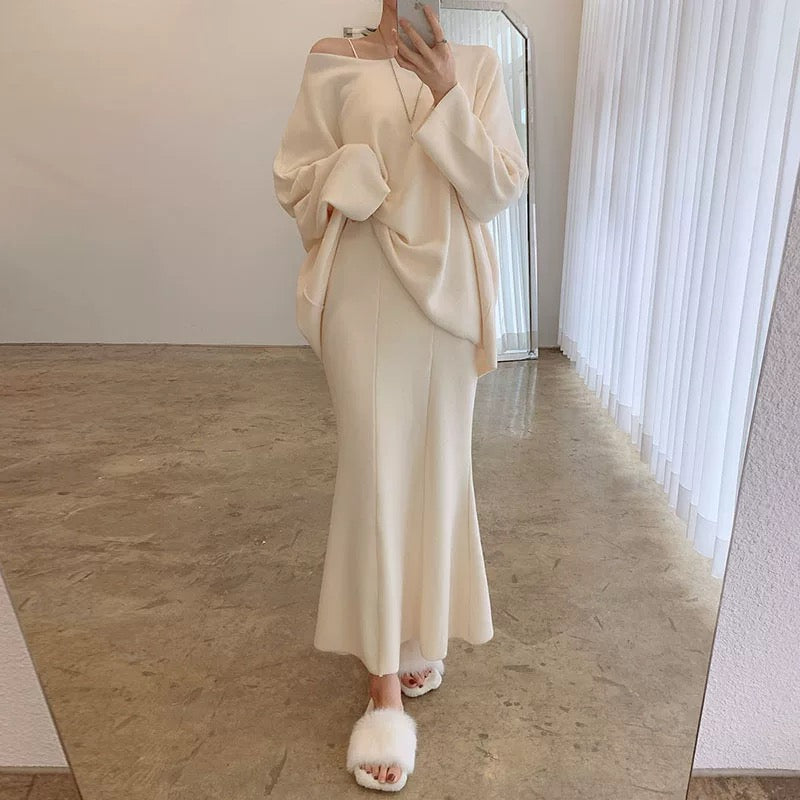 Soft Long-Sleeved Sweatshirt & Hip-Wrapped Fishtail Skirt Set