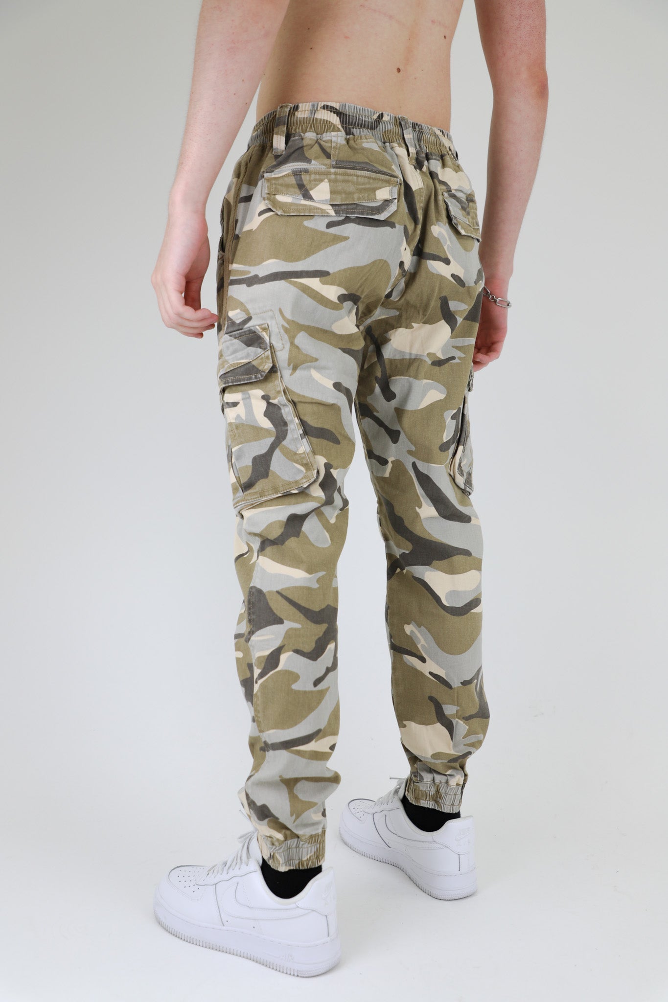 ARMOR JEANS AR1001 light camo cargo joggers showing relaxed fit and multiple pockets on lightweight fabric.