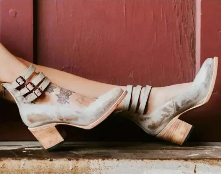 Buckle pointed women's sandals from Trendy Attic Store01, stylish open-toe shoes with ankle straps and elegant design.