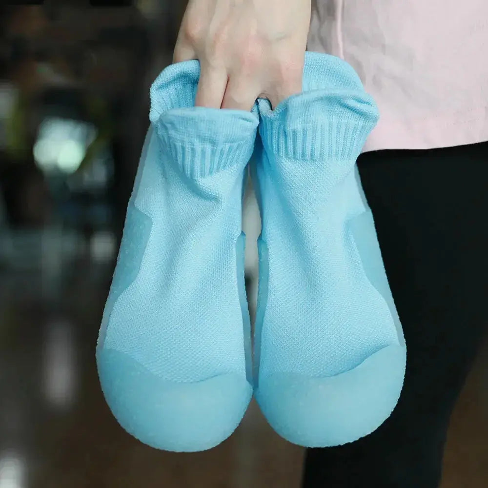 Lightweight Plush Fashion Hub athletic sneakers with non-slip soles, breathable design, ideal for yoga and fitness activities.