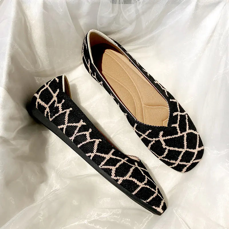 Woven flat shoes for women in Beijing style by Trendy Attic Store01, featuring a traditional woven design and comfortable slip-on style.