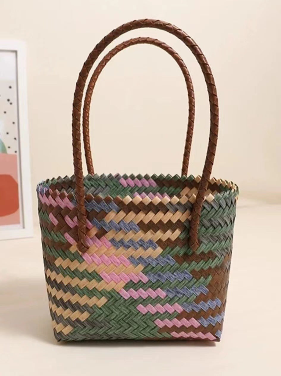 Bella Mia retro color woven straw bag with square shape, hand-woven beach bag for women, perfect for vacation and casual outings.