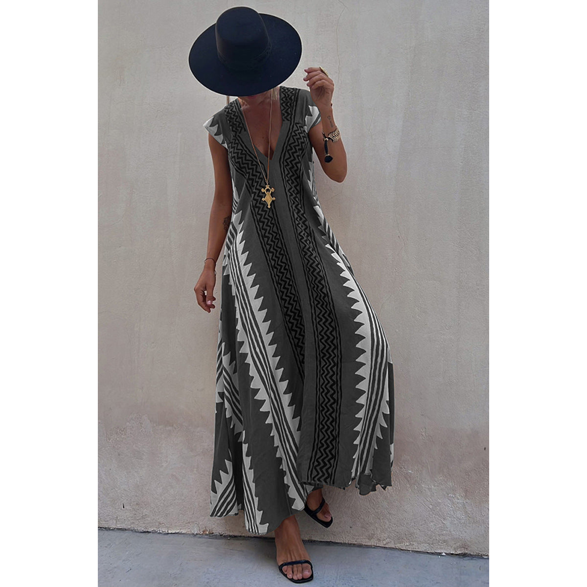 Casual loose holiday dress for women in a relaxed fit, featuring soft fabric and casual style from Wanita Store.
