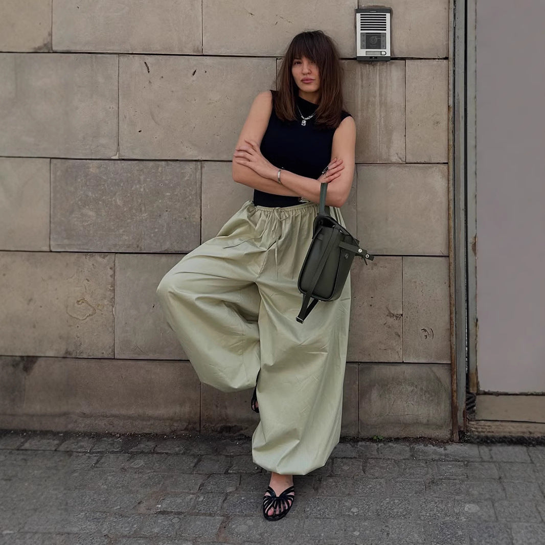 Loose cotton bloomers with wide leg fit, casual autumn street style for women, featuring relaxed, comfortable trousers.