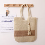 Woven two-tone tassel shoulder bag with straw design, casual beach bag for women, featuring woven texture and tassel accents.