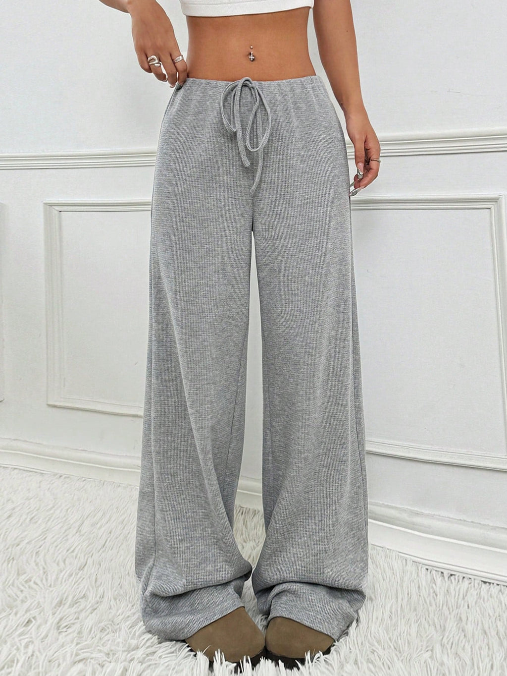 Casual women's striped solid color rubber band drawstring straight-leg pants, ideal for autumn and winter wear.
