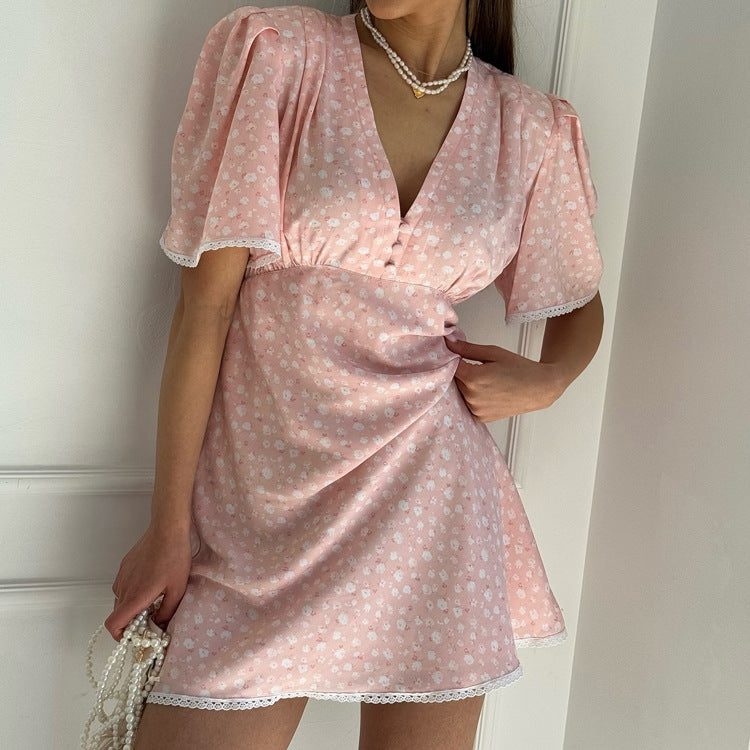Women’s summer floral dress by Plush Fashion Hub, casual V-neck short sleeve dress with high waist and short length.