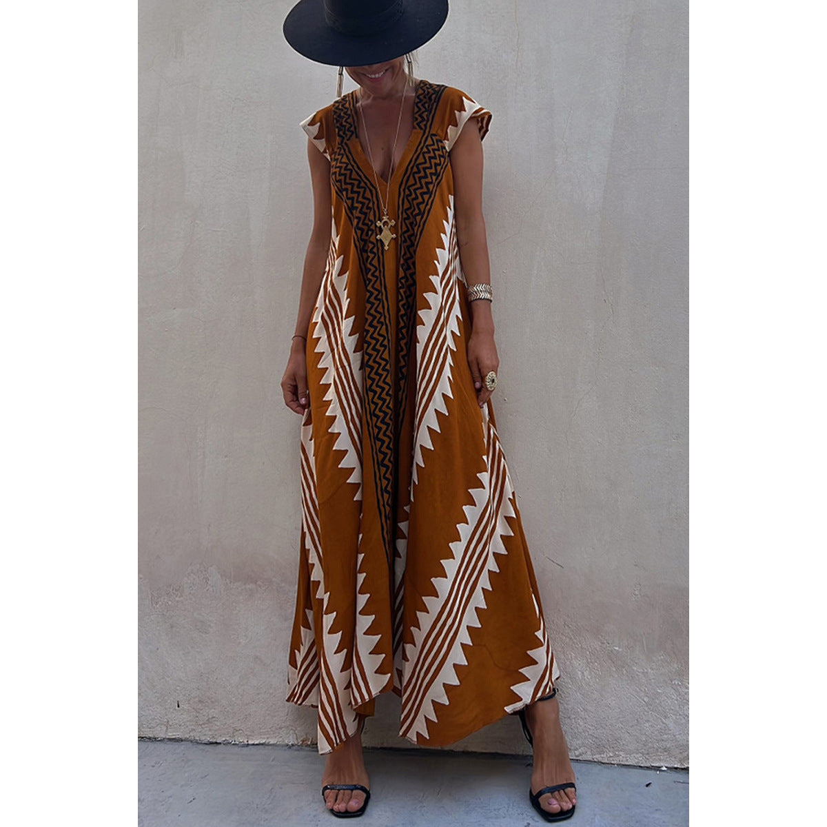Casual women’s loose holiday dress from Wanita Store, featuring a relaxed fit and comfortable style for summer outings.