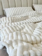 Ultra-soft Plush Fashion Hub rabbit flannel 4-piece bed sheet set, warm winter bedding with cozy, plush material.