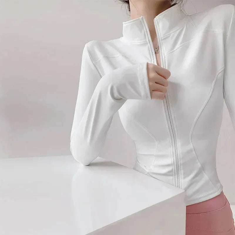 Women’s FitiqueFit sun quick-drying zip-up sports jacket, available in sizes S to 3XL, shown in a vibrant outdoor setting