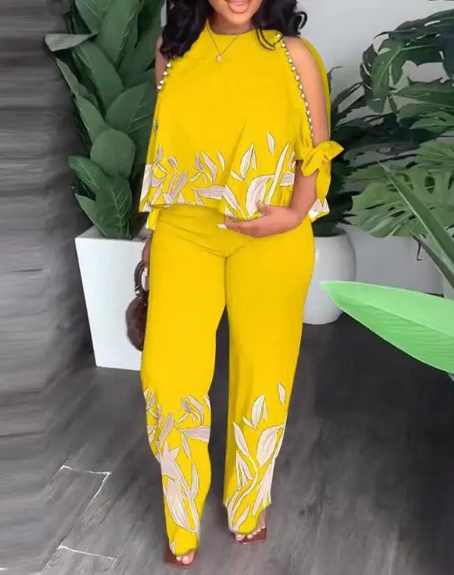 Plus size women's two-piece outfit with short sleeves from Plush Fashion Hub, featuring a trendy, comfortable fashion set.