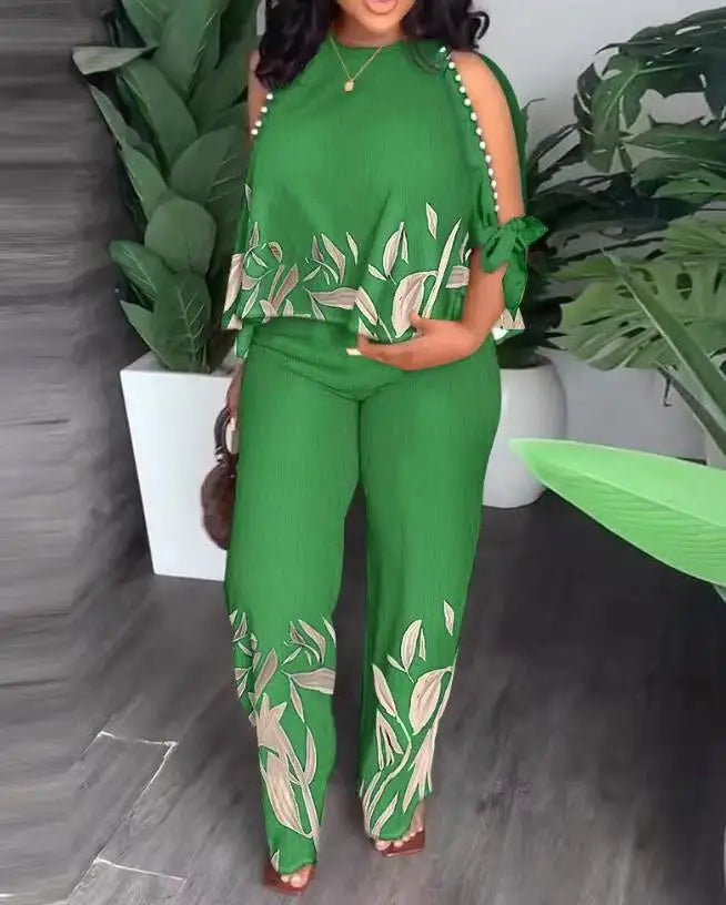 Plus size women's two-piece outfit with short sleeves from Plush Fashion Hub, featuring a stylish, comfortable fashion set.
