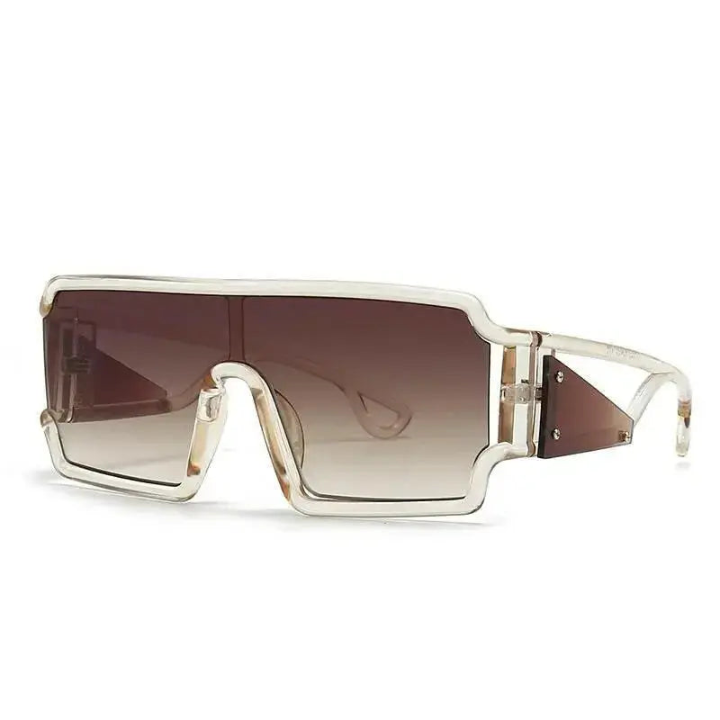 Women's oversized vintage square sunglasses with large rims in retro style, featuring bold black frames and dark tinted lenses.