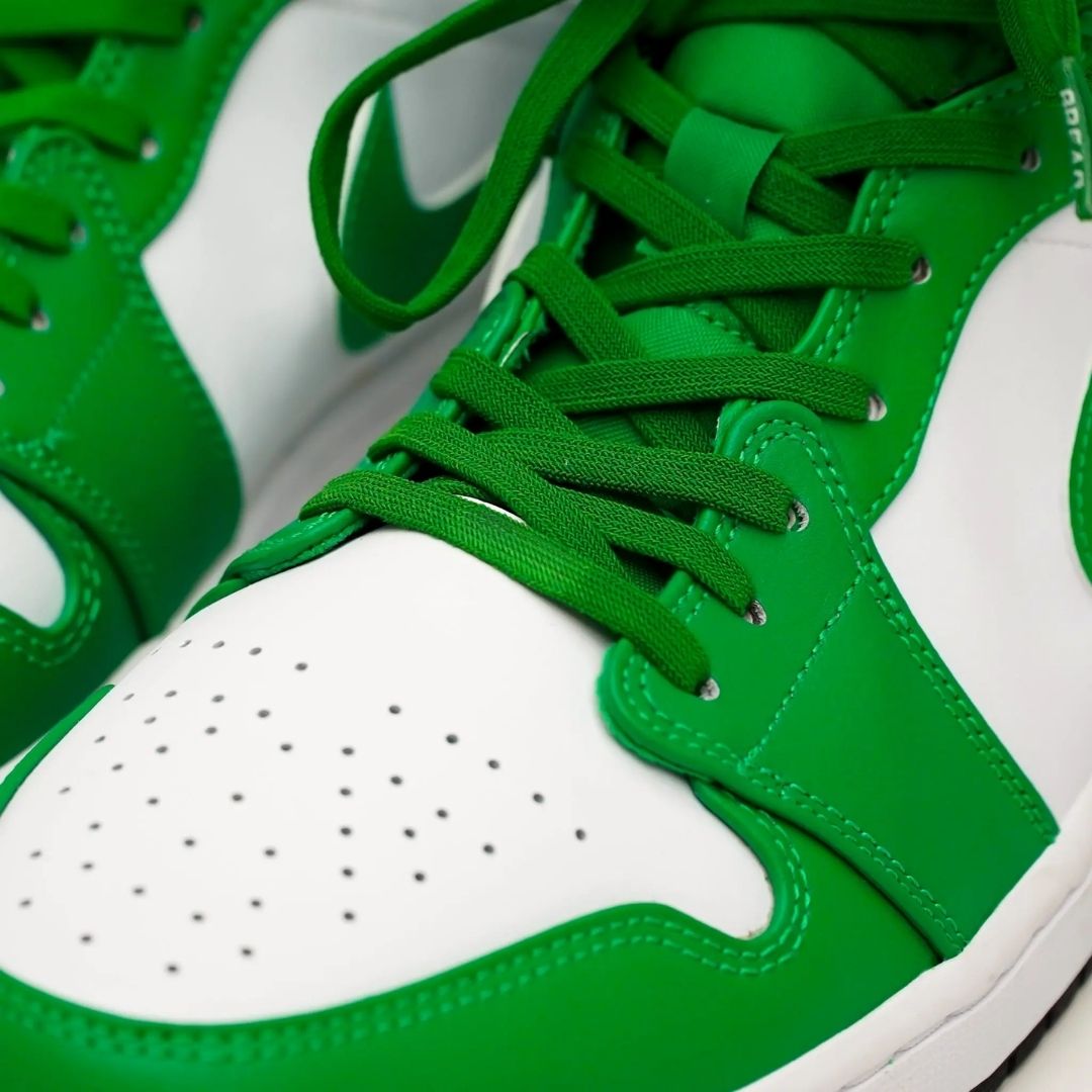 Green elastic shoelace by Bread, Lucky Green, shown with adjustable fit and durable design for sneakers or casual shoes.