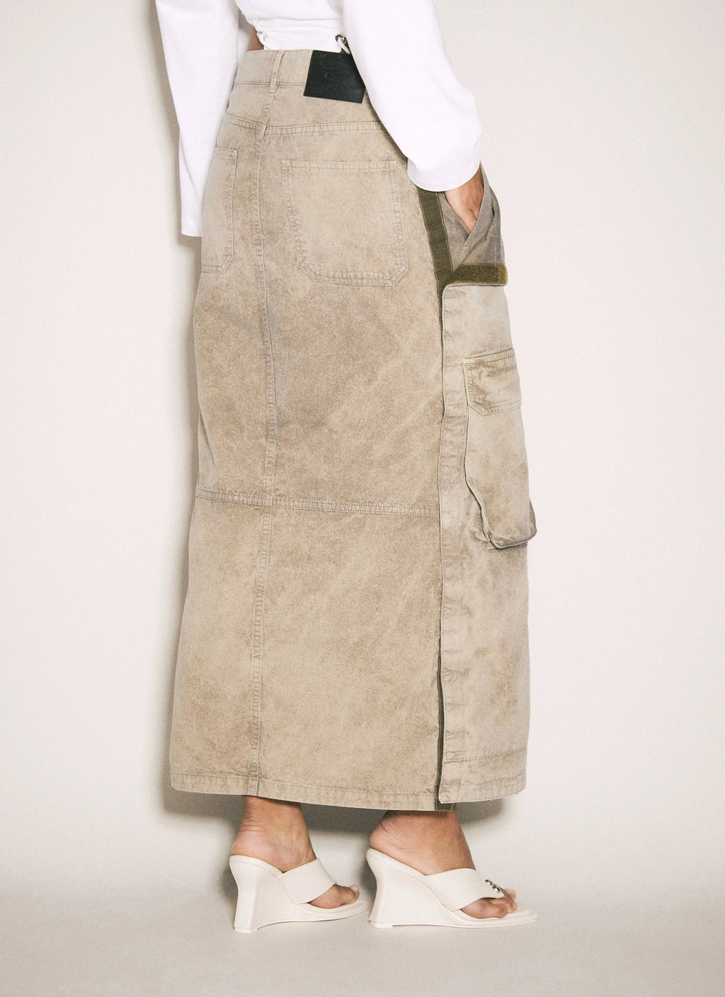 Women’s Y/Project cargo maxi skirt in premium cotton, featuring adjustable waist and utility streetwear style.