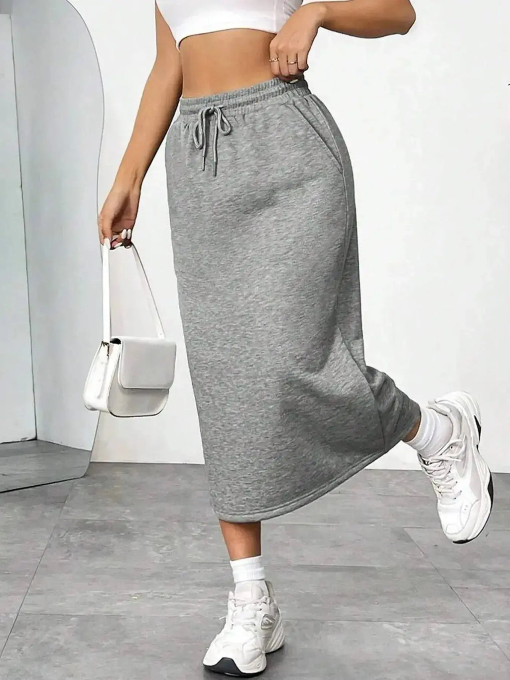 Women’s casual drawstring midi skirt with pockets and side slit, trendy and comfortable for everyday wear.