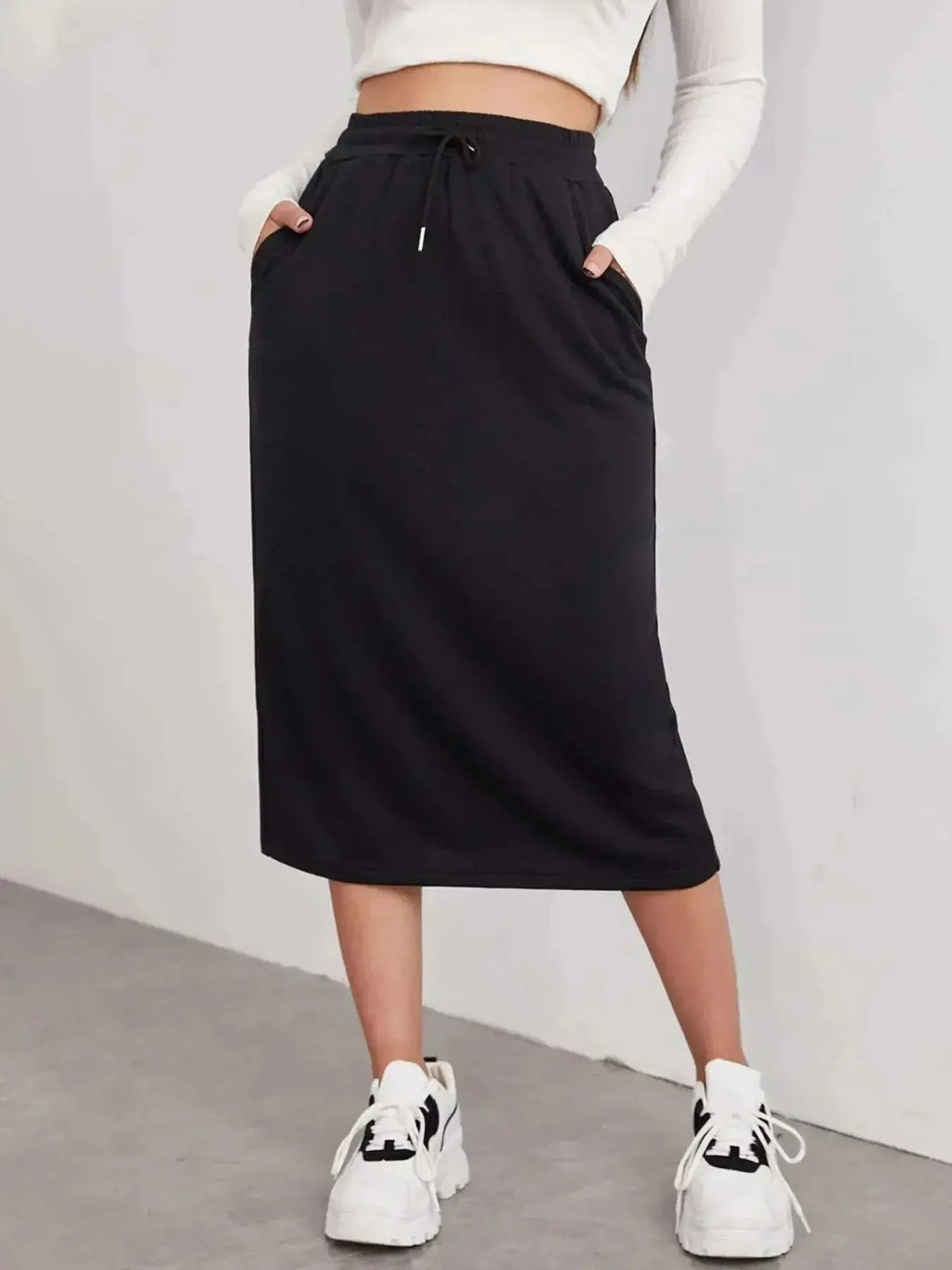 Women’s casual drawstring midi skirt with pockets and side slit, stylish and comfortable from Trendsi.