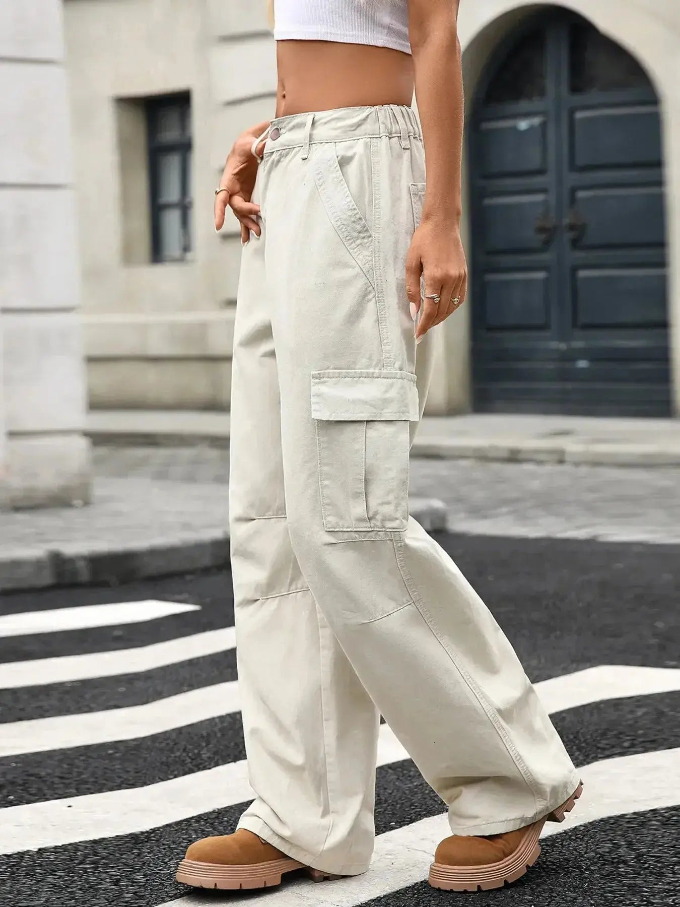Women’s high-rise wide-leg cargo jeans by Trendsi, trendy utility denim pants with multiple pockets and relaxed fit.