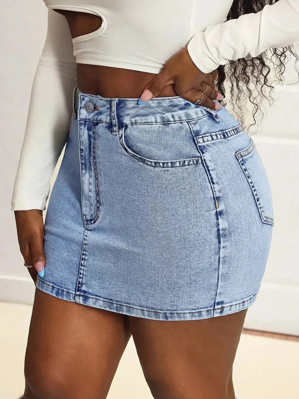 Women’s high-waisted stretch denim mini skirt with a casual fit, featuring classic denim fabric and trendy style.