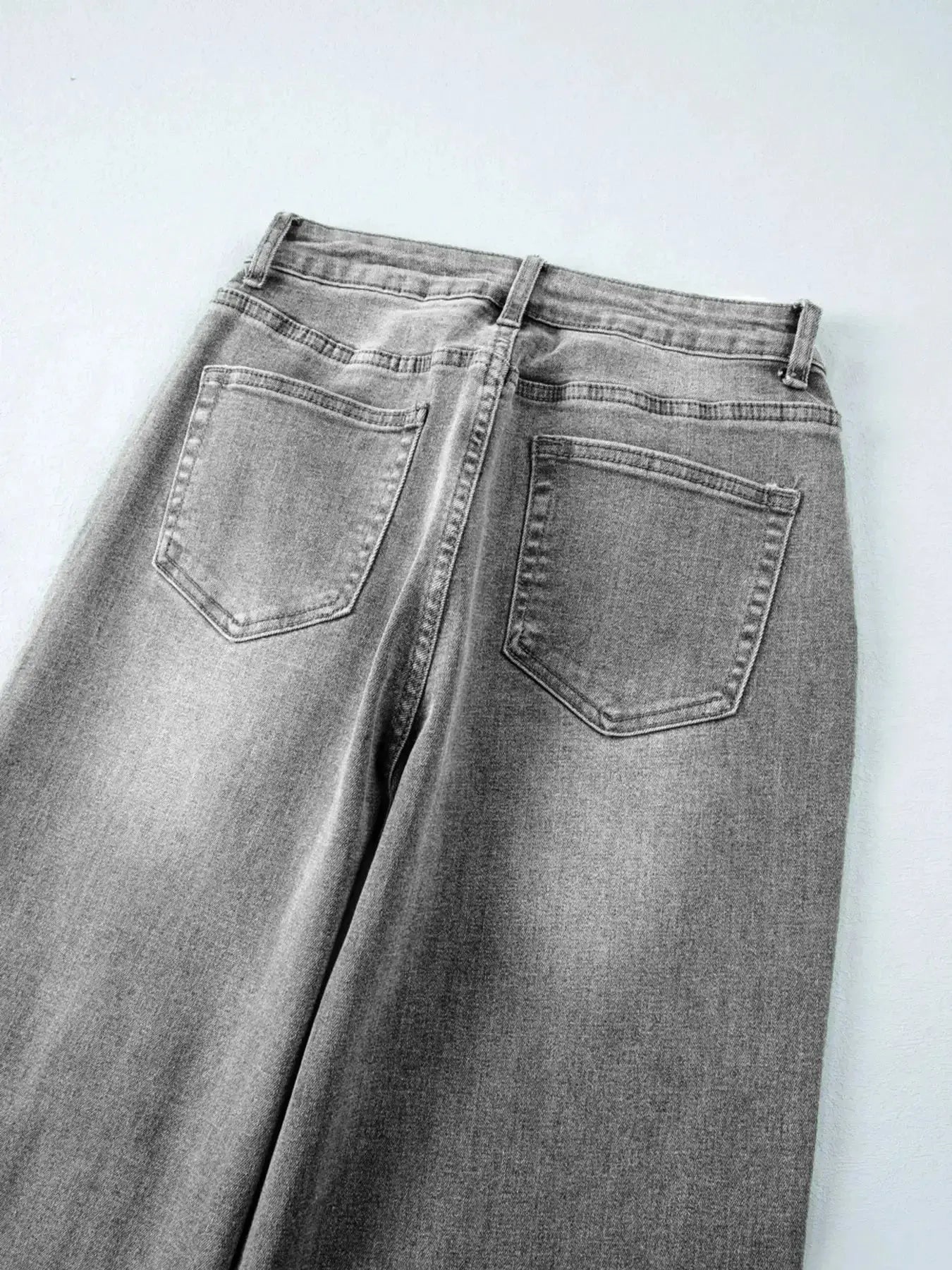 Women’s high-waisted wide-leg washed denim jeans with a classic relaxed fit, featuring a trendy and comfortable style.