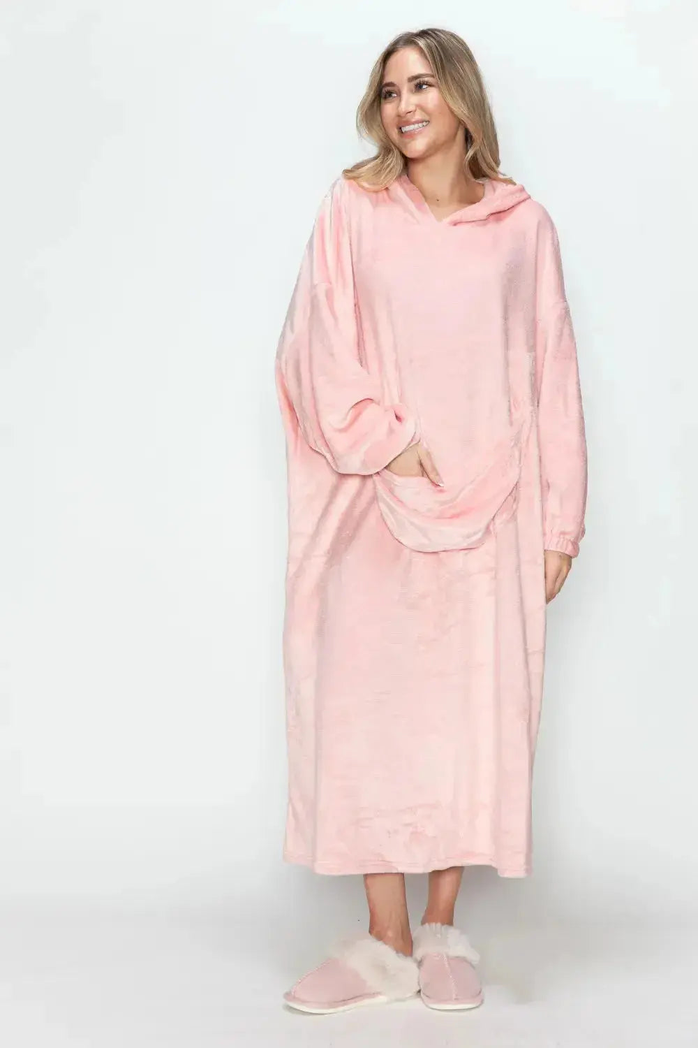 Women’s hooded midi lounge dress with pockets, made of plush fabric, featuring a cozy hood and relaxed fit from Trendsi.