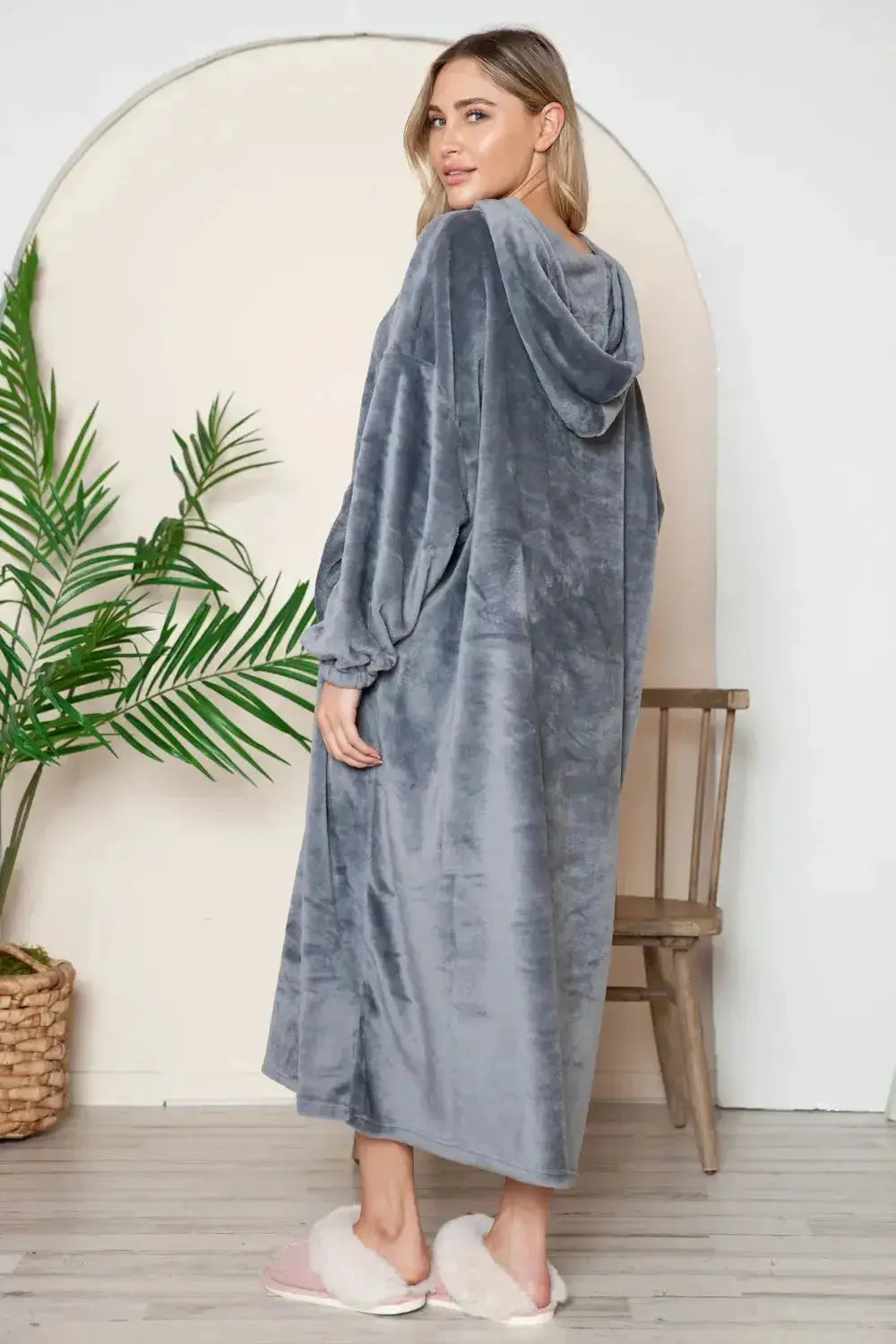 Women's hooded midi lounge pajamas dress with pockets, soft plush fabric, stylish and comfortable from Trendsi.