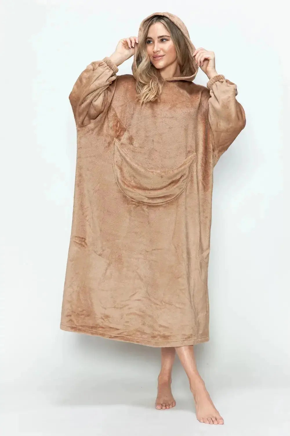 Women's hooded midi lounge dress with pockets, soft plush fabric, stylish and comfortable pajamas by Trendsi.