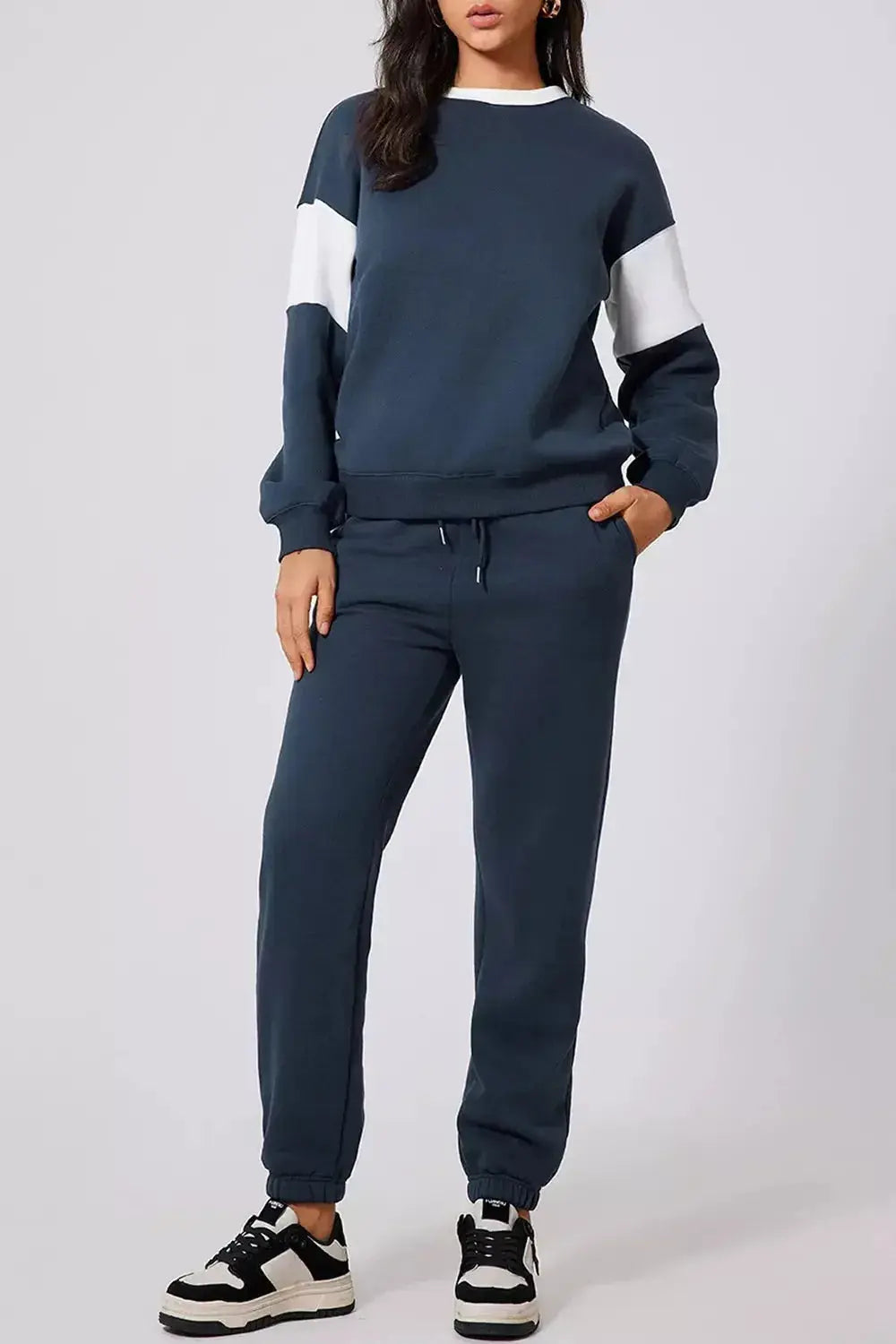 Women’s oversized drop shoulder sweatshirt and matching jogger pants loungewear set, comfortable and casual athletic wear by Trendsi.
