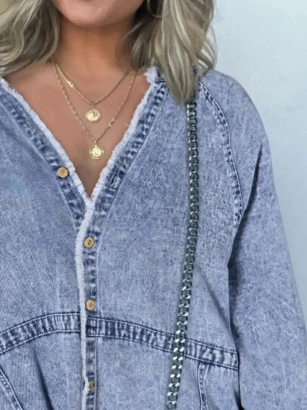 Women’s oversized denim shirt dress with long sleeves and pockets, stylish casual dress by Trendsi.
