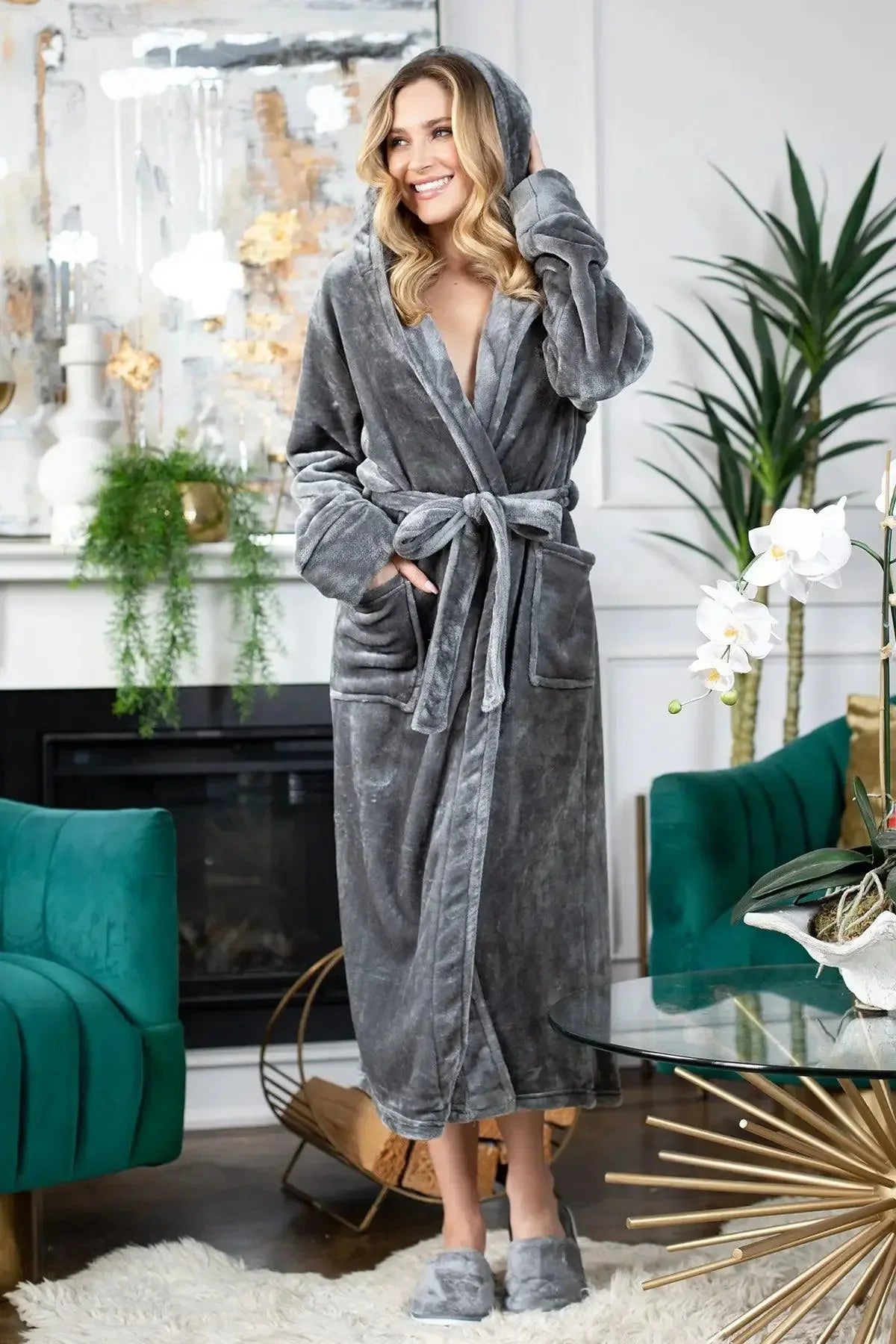 Women’s Plush Hooded Robe - Spa-Worthy Comfort at Home - Plush Fashion Hub