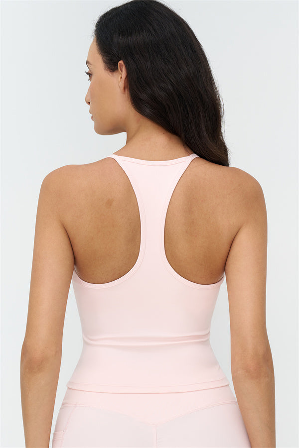 Fitglutes Activewear crop top and shorts 2-piece set, stylish gymwear for workouts, featuring a matching crop top and shorts.