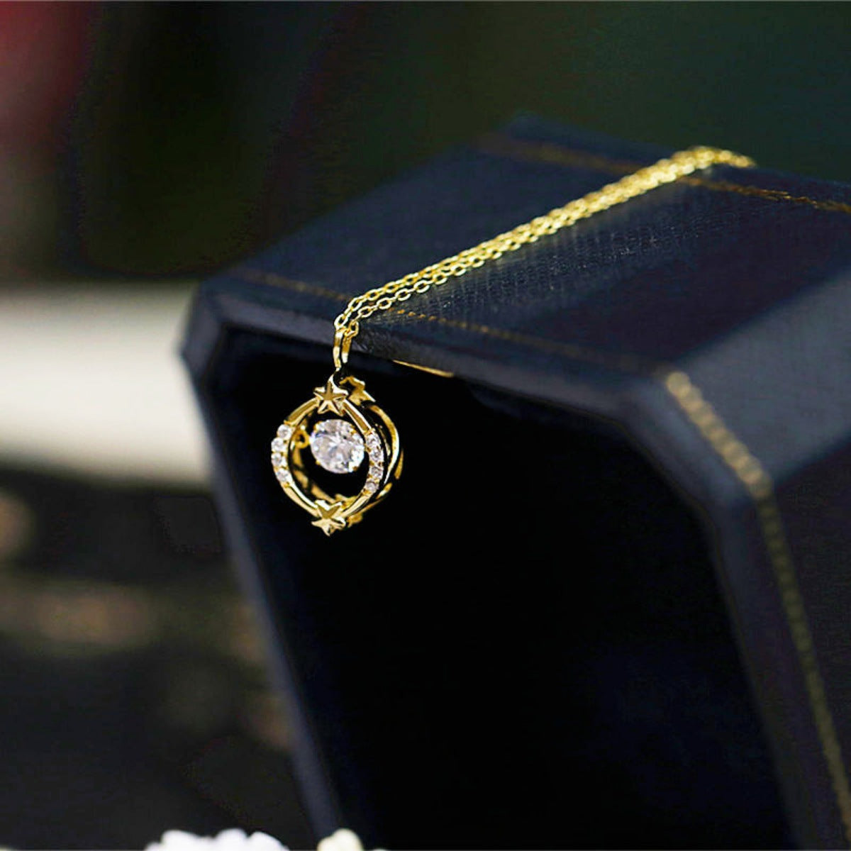 18K gold-plated zircon star circle pendant necklace, featuring a sparkling star design on a delicate chain.