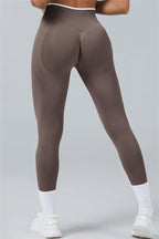Fitglutes Activewear long sleeve crop top and leggings 2-piece set, stylish gymwear for workouts and active lifestyle.