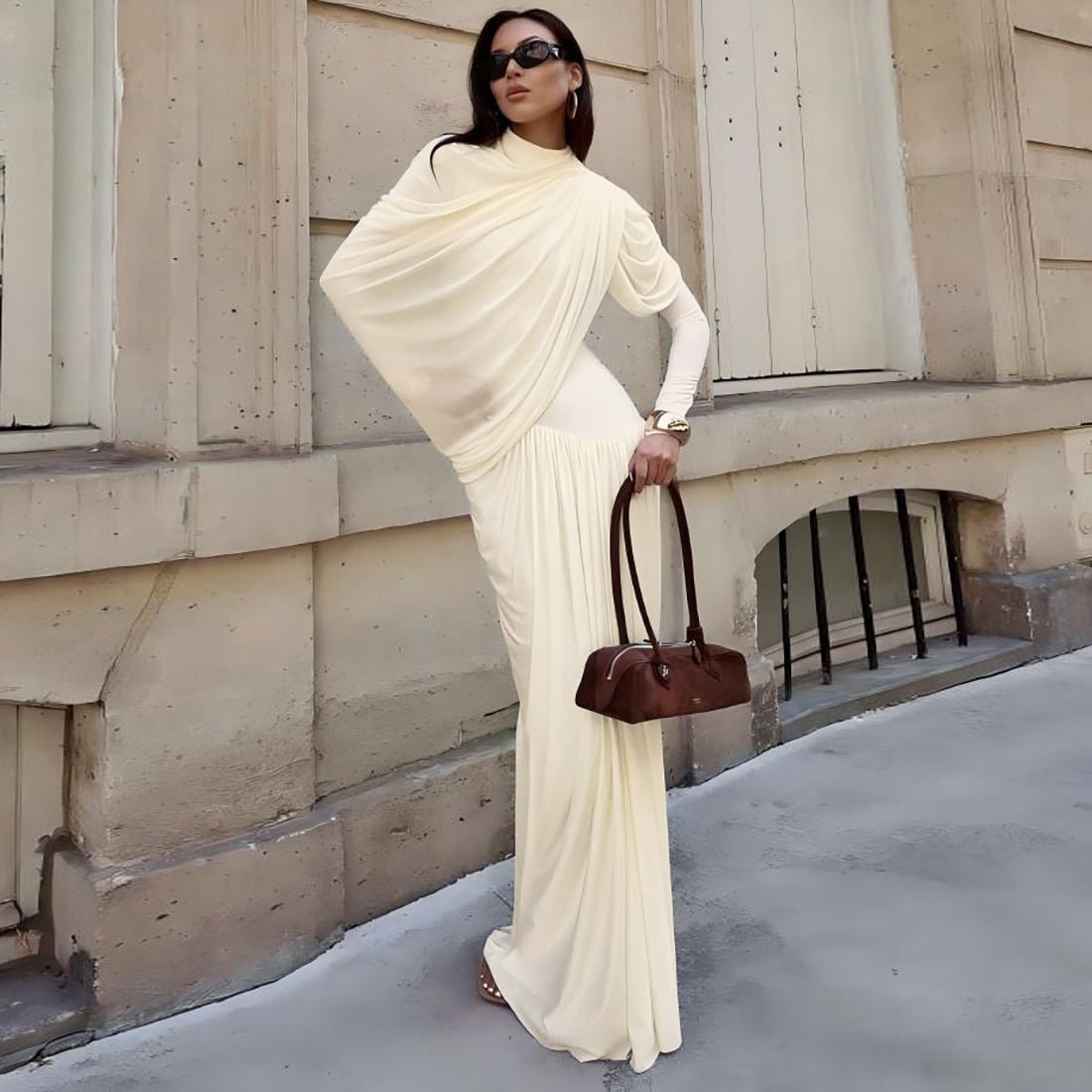 Elegant women's long sleeve pleated dress with round neckline and waist trimming in solid color for autumn winter fashion.