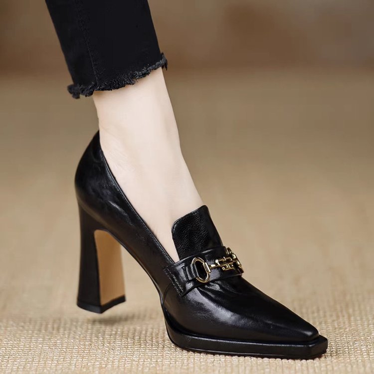 Women's FitiqueFit retro chunky heel pointed toe pumps with slip-on design, stylish office footwear in classic black.