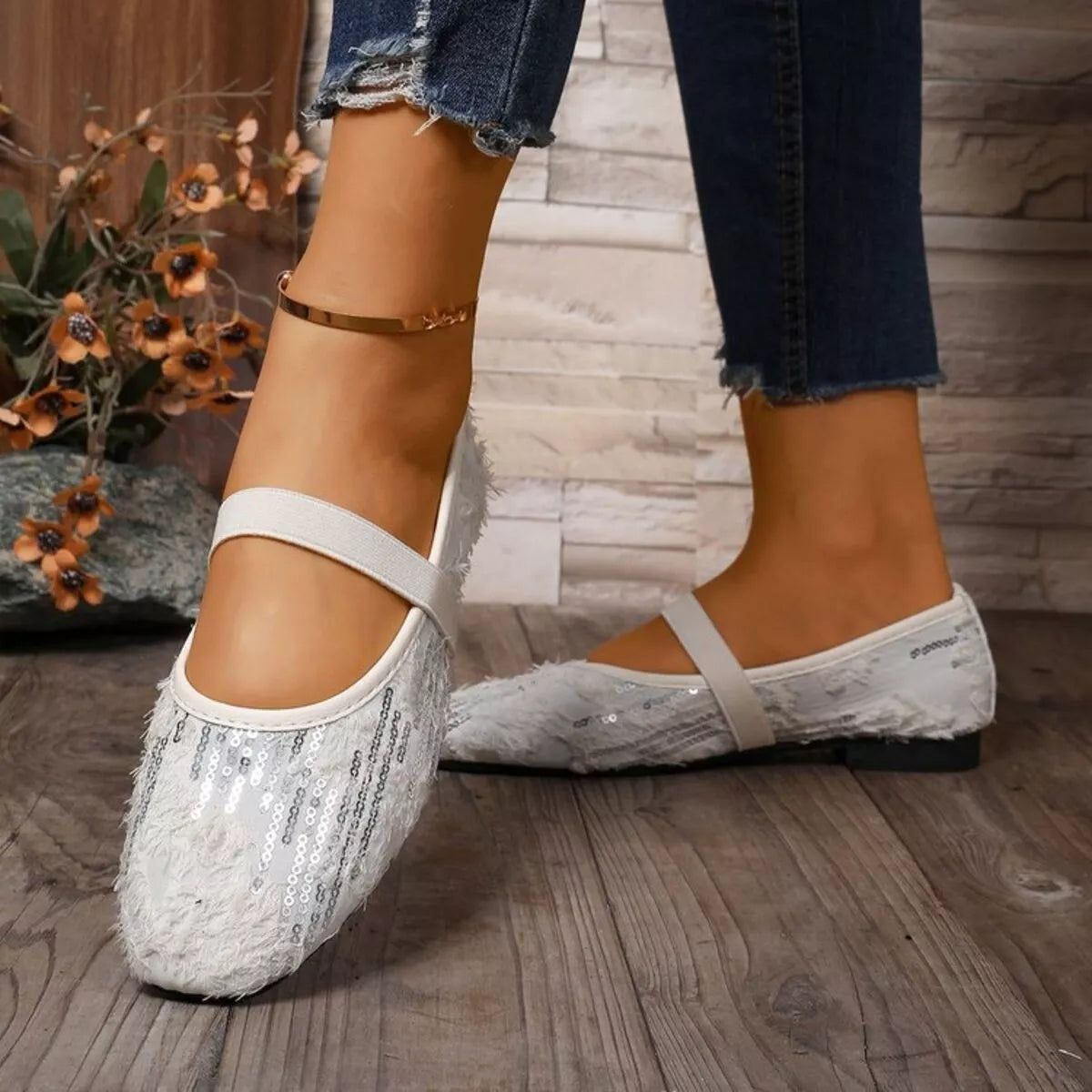 Women's sparkling sequin slip-on flats with round toes, stylish and comfortable shoes by Trendsi featuring glamorous sequin details.