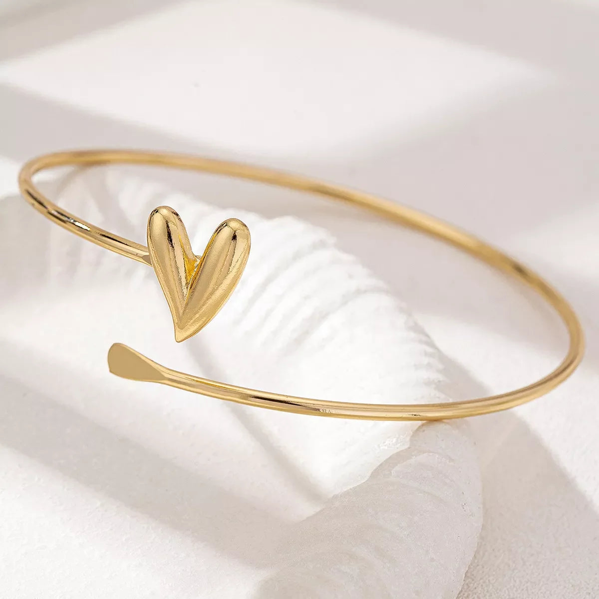 18K gold-plated heart-shaped open bracelet with adjustable chain from Shopimist, featuring a delicate and elegant jewelry design.