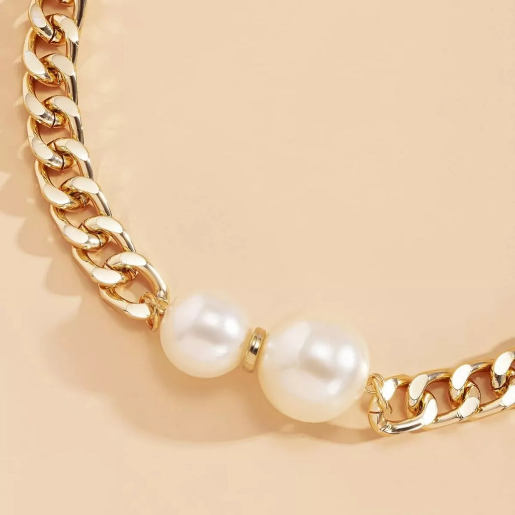 18K gold-plated pearl necklace featuring a string of lustrous pearls and a delicate clasp, elegant jewelry accessory.