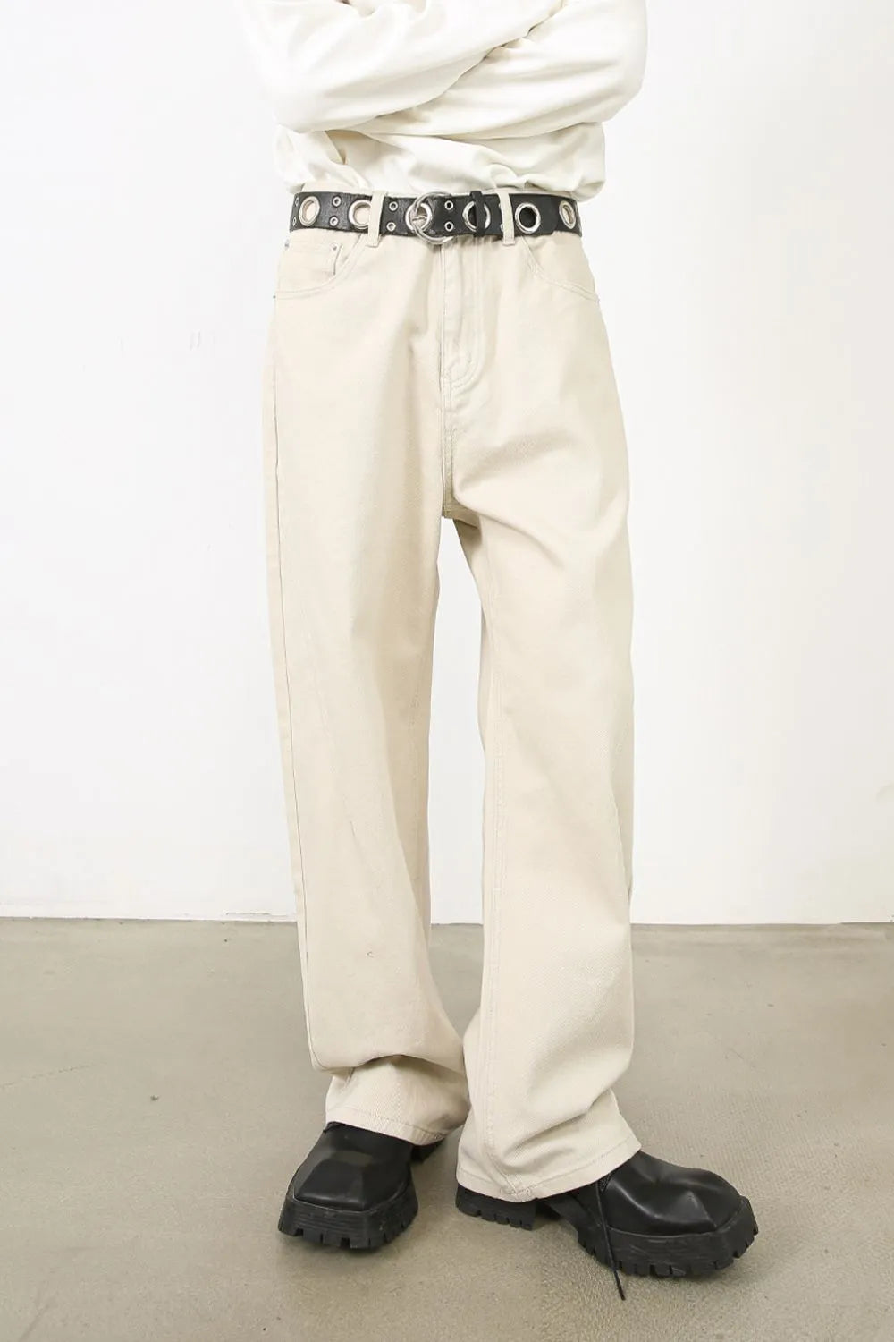 Men's baggy jeans by Trendsi with multiple front and back pockets, relaxed fit, and casual style.