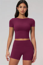 Fitglutes Activewear The Rapture T-shirt and shorts 2-piece set, breathable gymwear and sportswear for workout and active lifestyle.