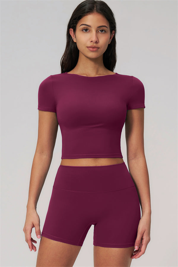 Fitglutes Activewear The Rapture T-shirt and shorts 2-piece set, breathable gymwear and sportswear for workout and active lifestyle.