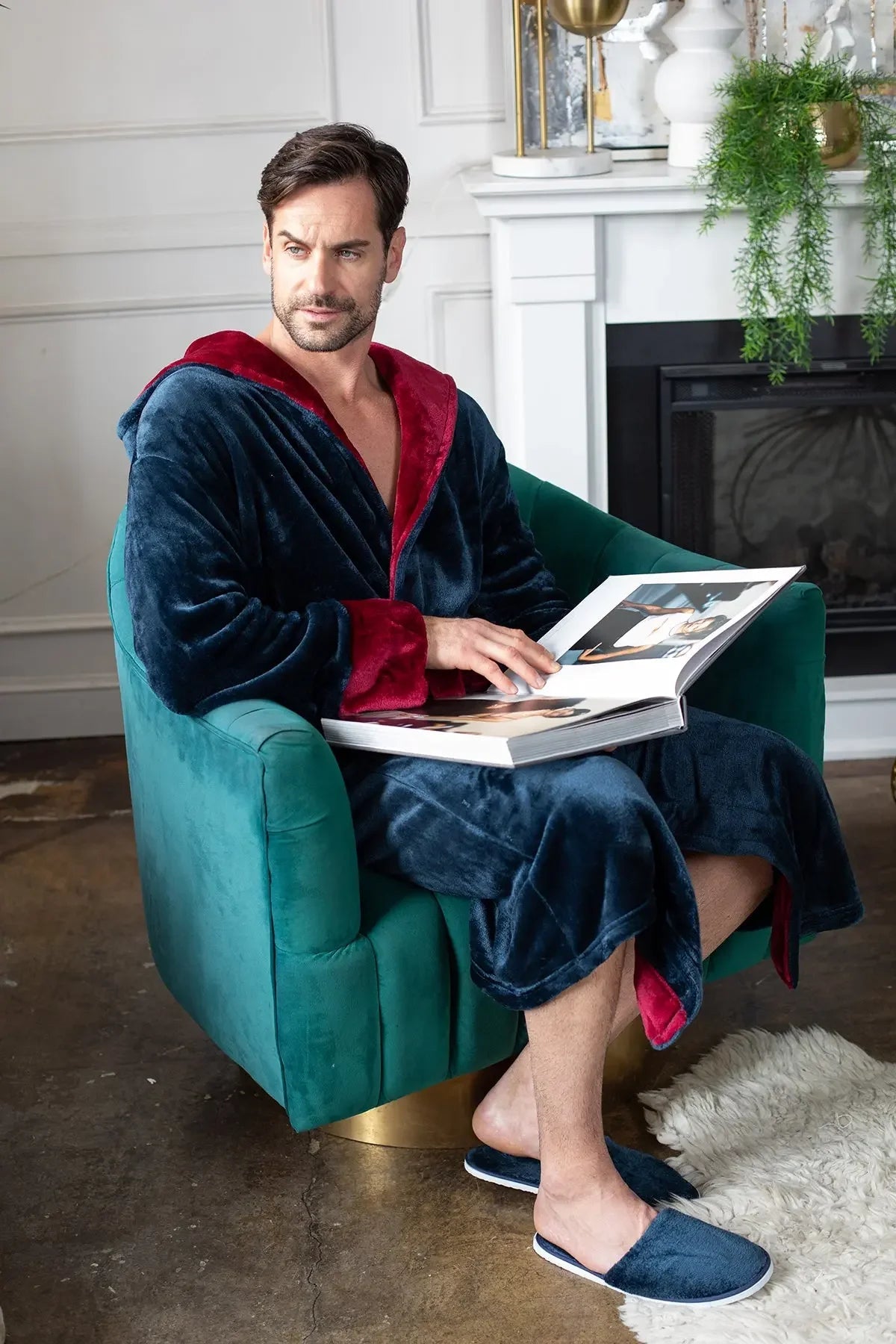 Men’s plush hooded robe from Plush Fashion Hub, ultra-soft and cozy for everyday comfort, shown in a relaxed fit.