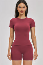 Fitglutes Activewear Zenith T-shirt and shorts 2-piece set, casual gymwear and sportswear for workout and active lifestyle.