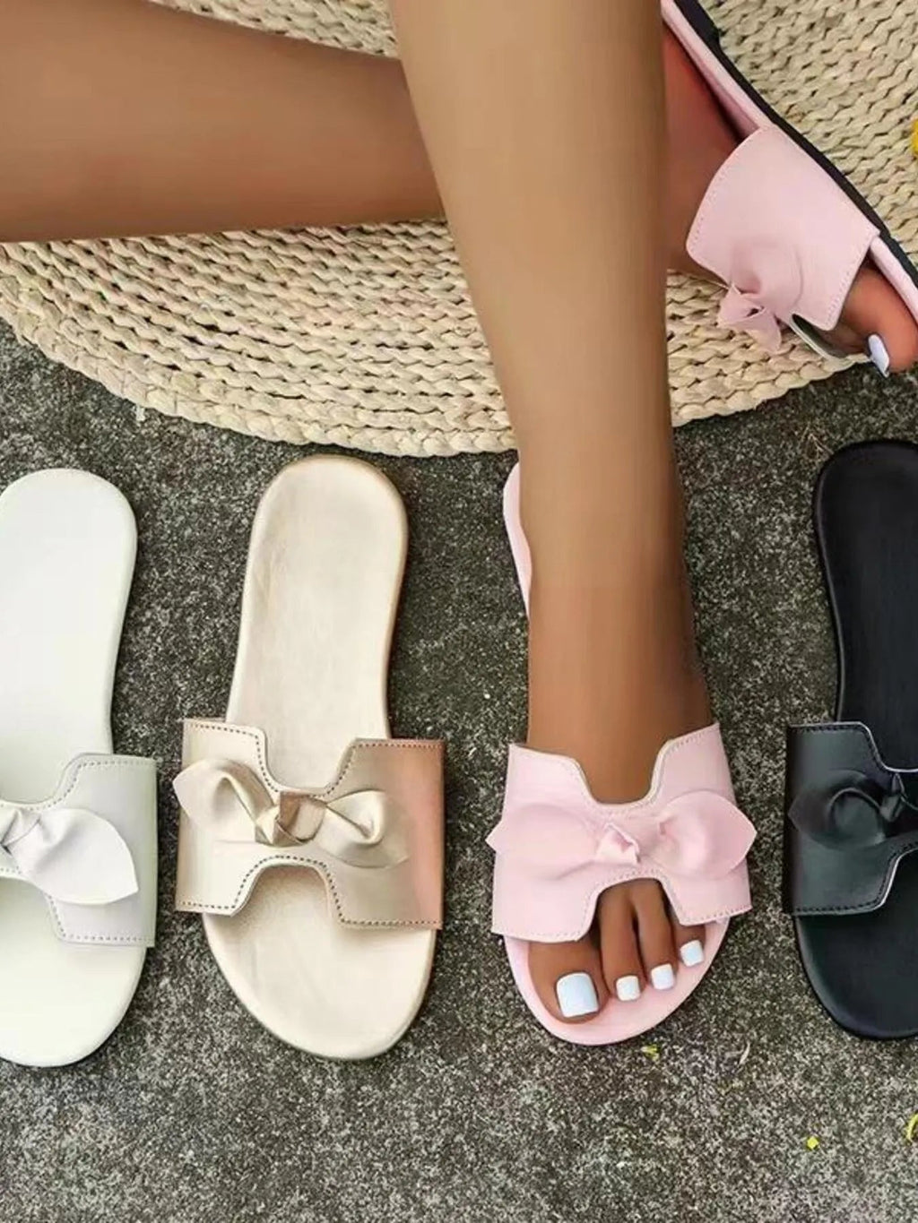 Elegant women's flat sandals with bow detail, made of comfortable PU leather, slip-on style by Trendsi.