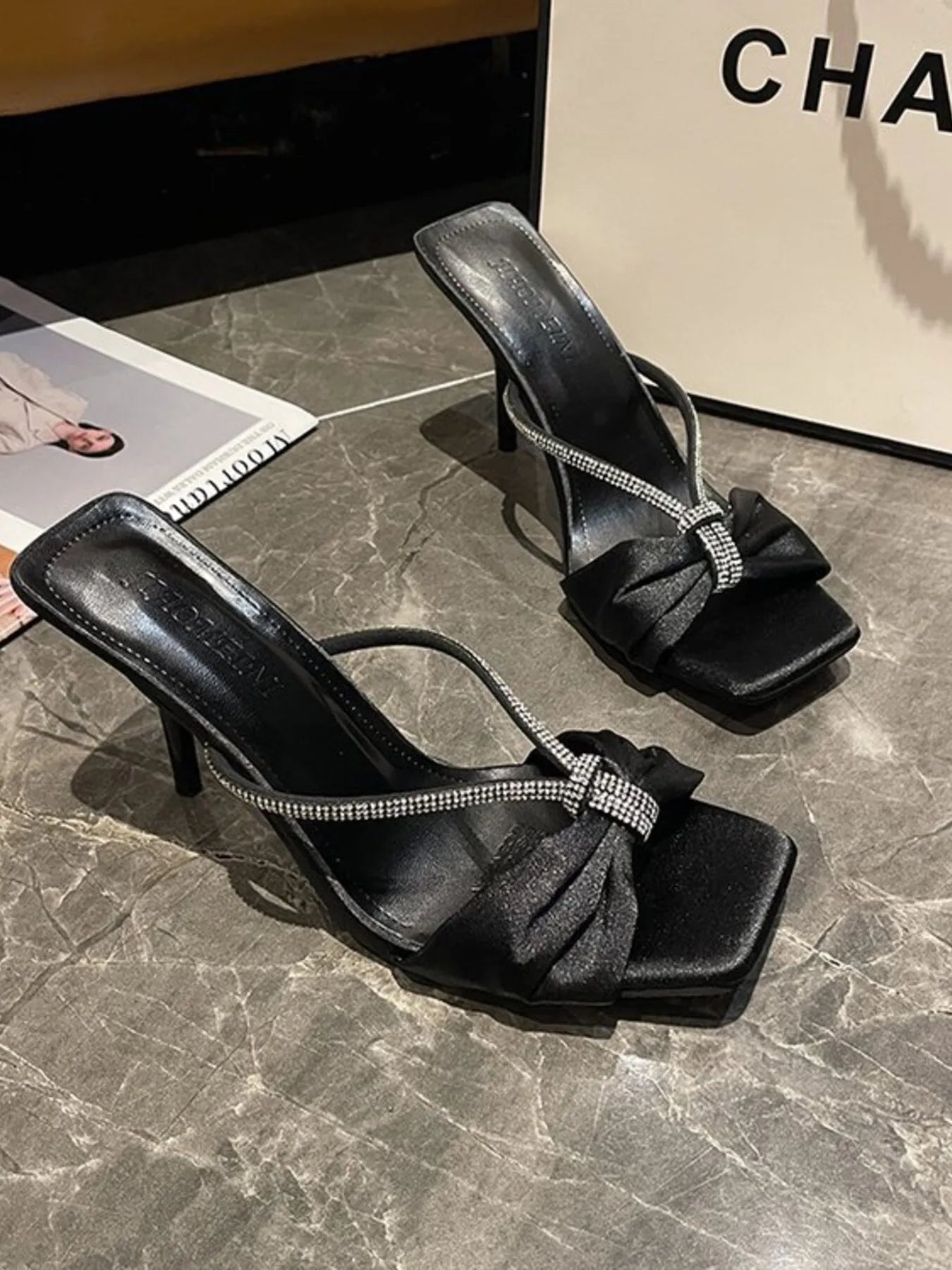 Elegant women's mid-heel sandals with bow detail in faux leather, featuring a stylish and comfortable design by Trendsi.