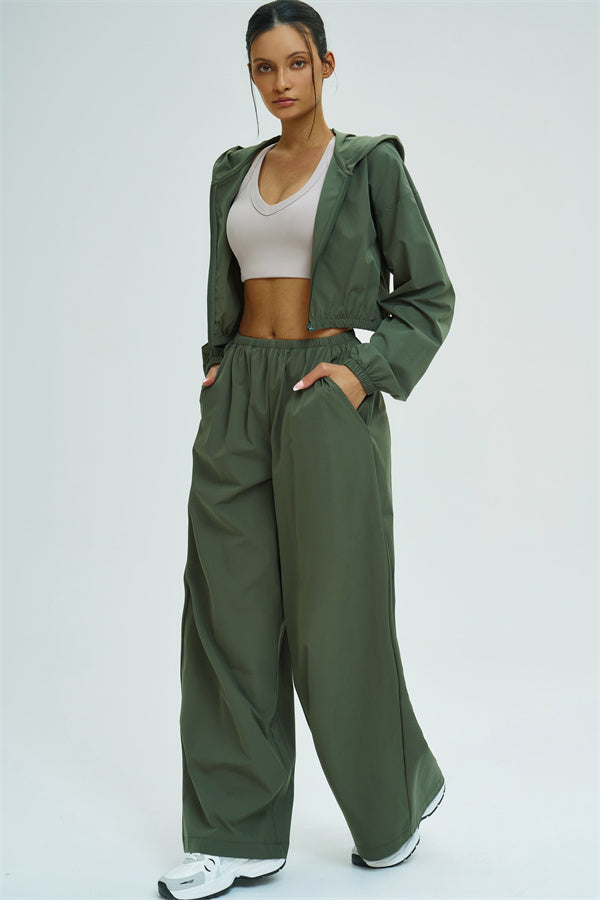 Fitglutes Activewear UV protection crop hoodie, lightweight sportswear with a fitted silhouette, suitable for gym and outdoor workouts.