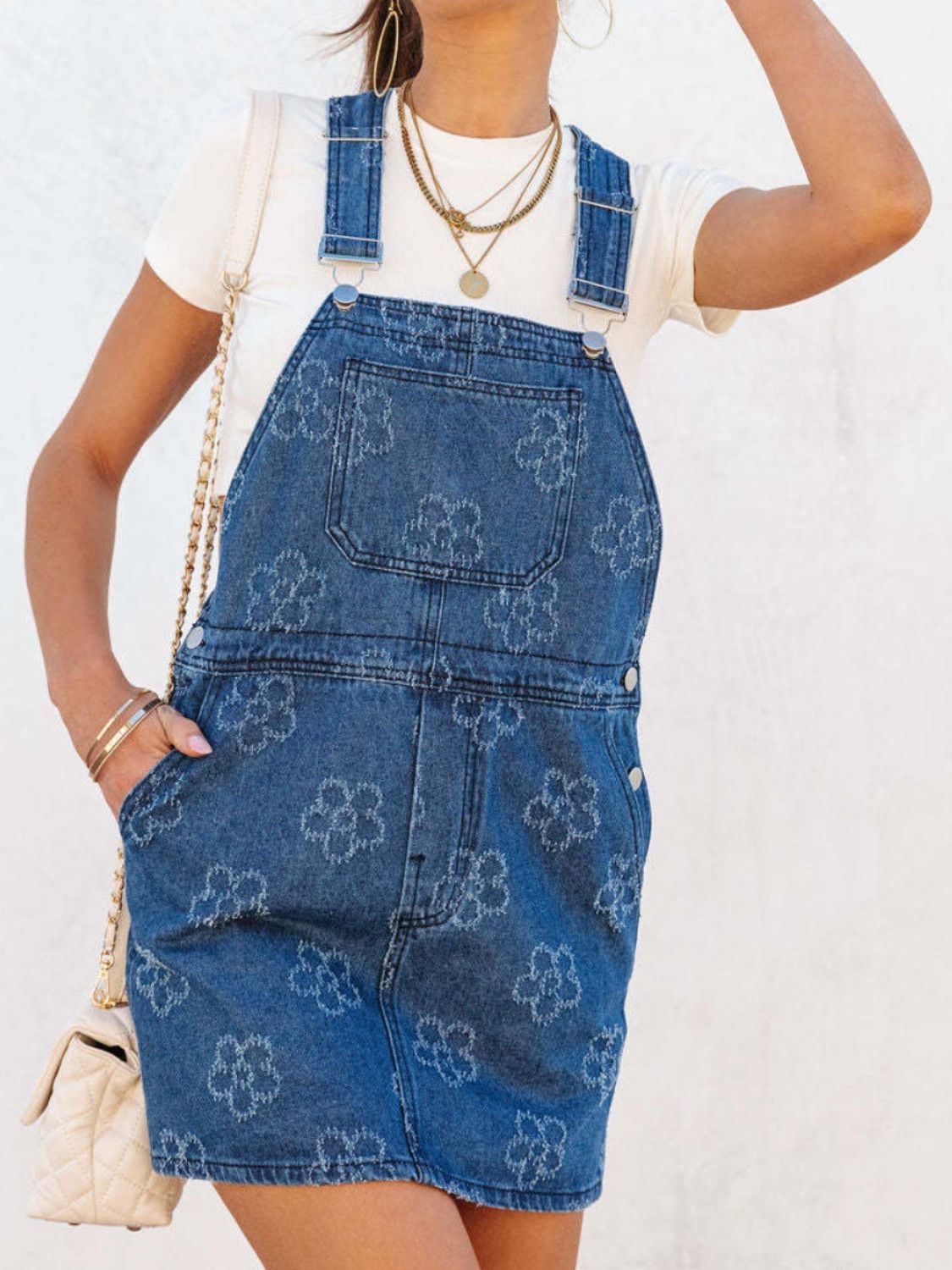 VYSN flower print wide strap denim overall dress with pockets, casual fashion clothing for women, featuring adjustable straps and front pockets.