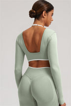 Fitglutes Activewear long sleeve crop top and leggings 2-piece set, stylish workout clothes for gym and activewear workouts.